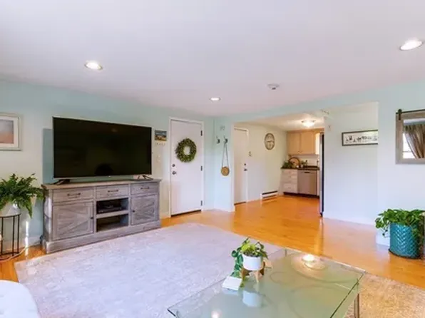 206 Western Ave, Essex, MA 01929