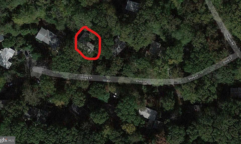 2nd image of 1814 Drury Ln