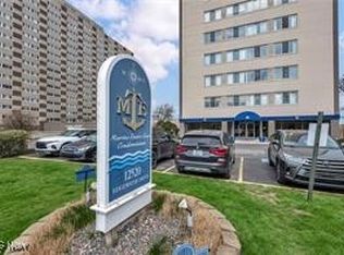 12520 Edgewater Dr APT 207, Lakewood, OH 44107
