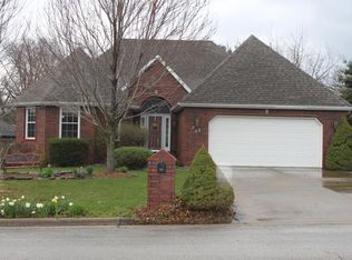 742 S Willow Ct, Springfield, MO 65802