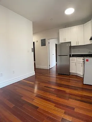 Rented by Bond New York | media 11