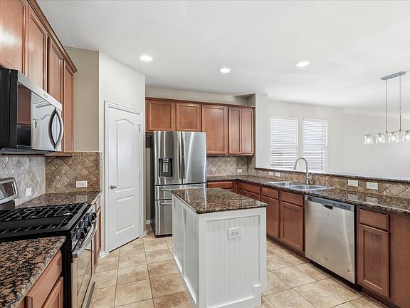 5th image of 498 Grayson Ln