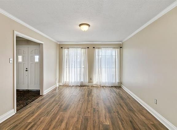 4th image of 3524 Lois Ln #L