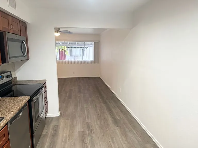 1 bed 1 bath with storage unit — Photo 42