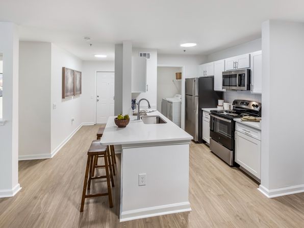 91 Somerset Club Dr #818