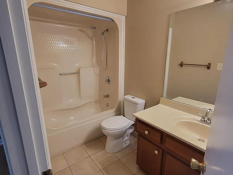 500 Orchard Dr — Photo 5