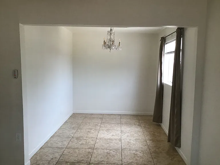 542 E Flores St — Photo 7