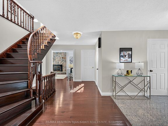 4th image of 26 Saddletree Dr