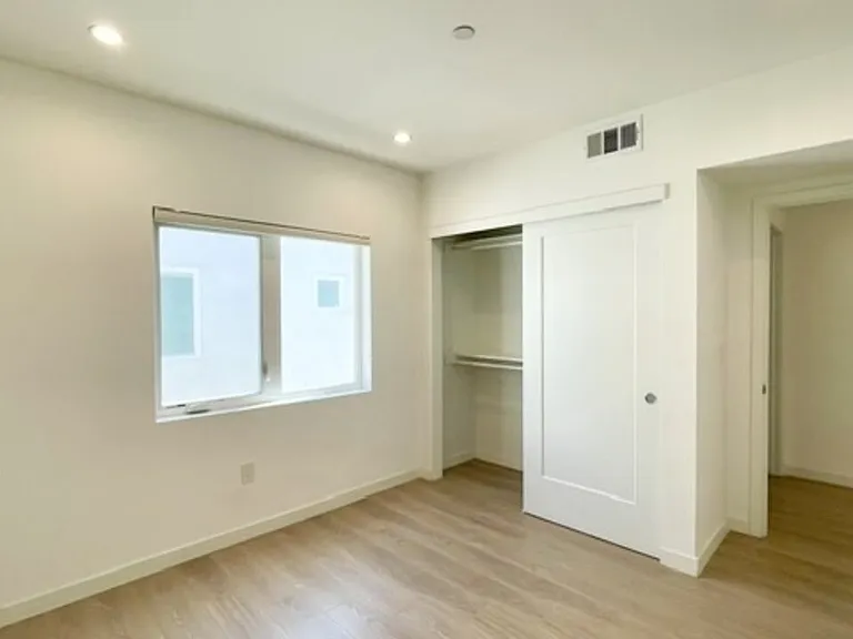 5230 Satsuma Ave — Photo 22