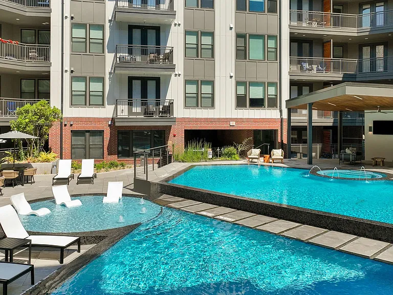 Troubadour Apartments — Photo 57