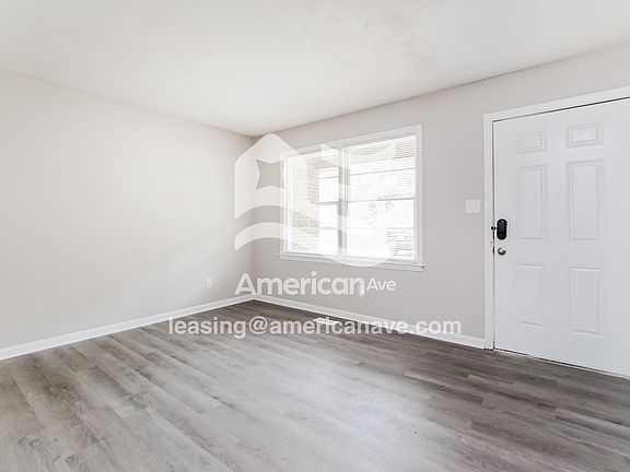 1483817_002_living_room_12693044.jpg