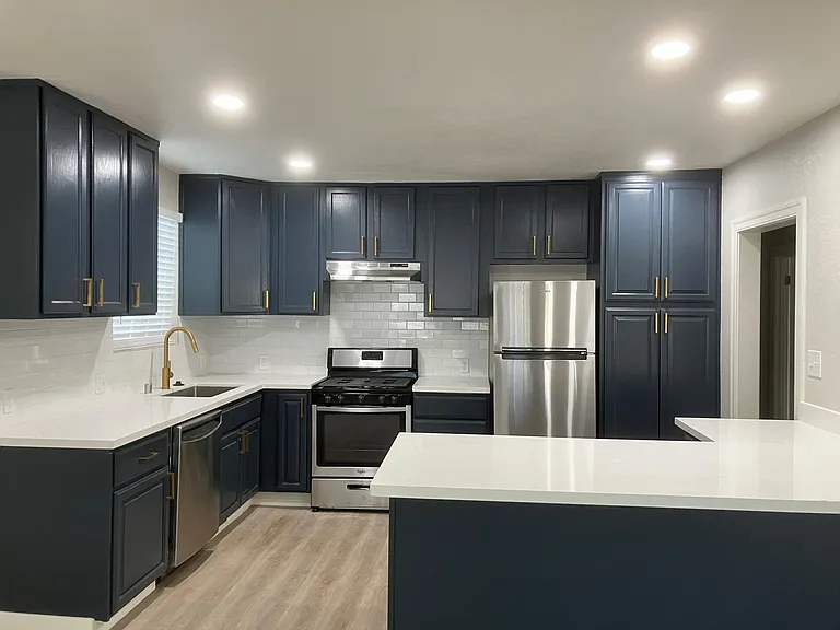 1536 Jefferson Ave — Photo 1