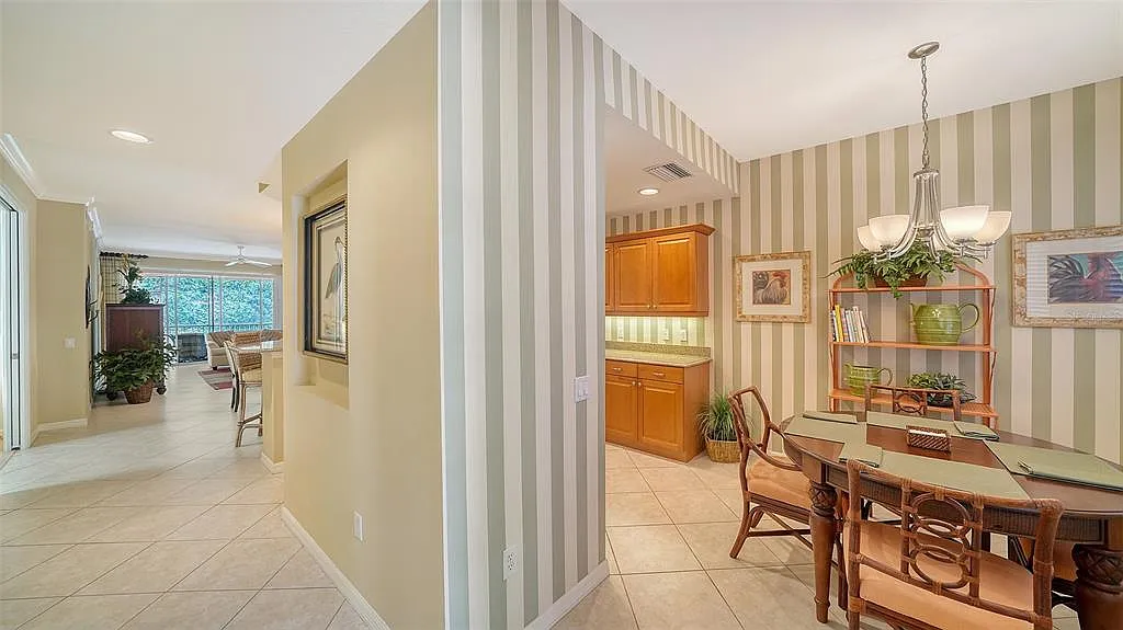 2 bed, 2.0 bath, 1652 sqft, $3,600 — Photo 3