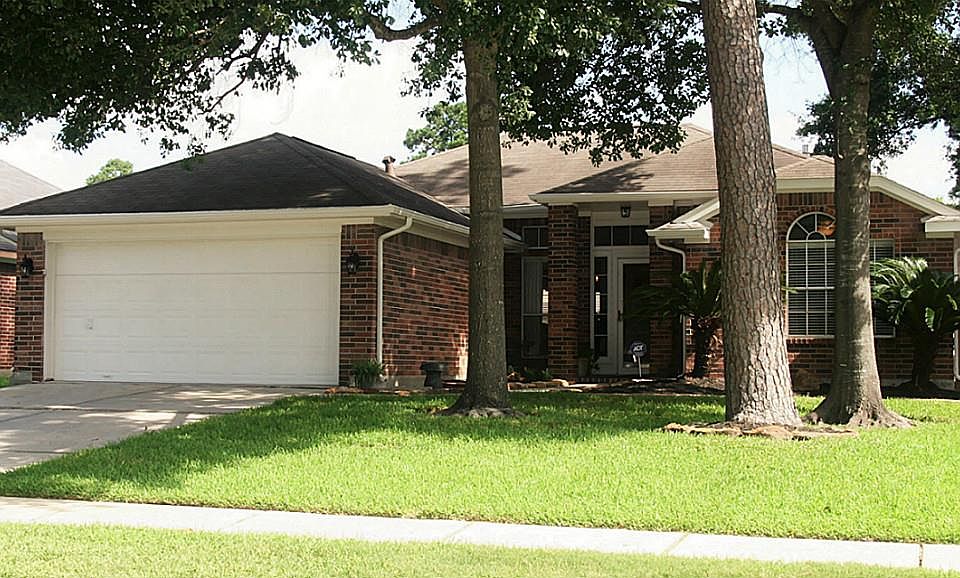 1st image of 3923 Village Well Dr