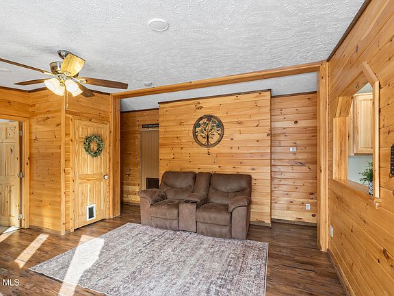 5th image of 160 Bushnell Road