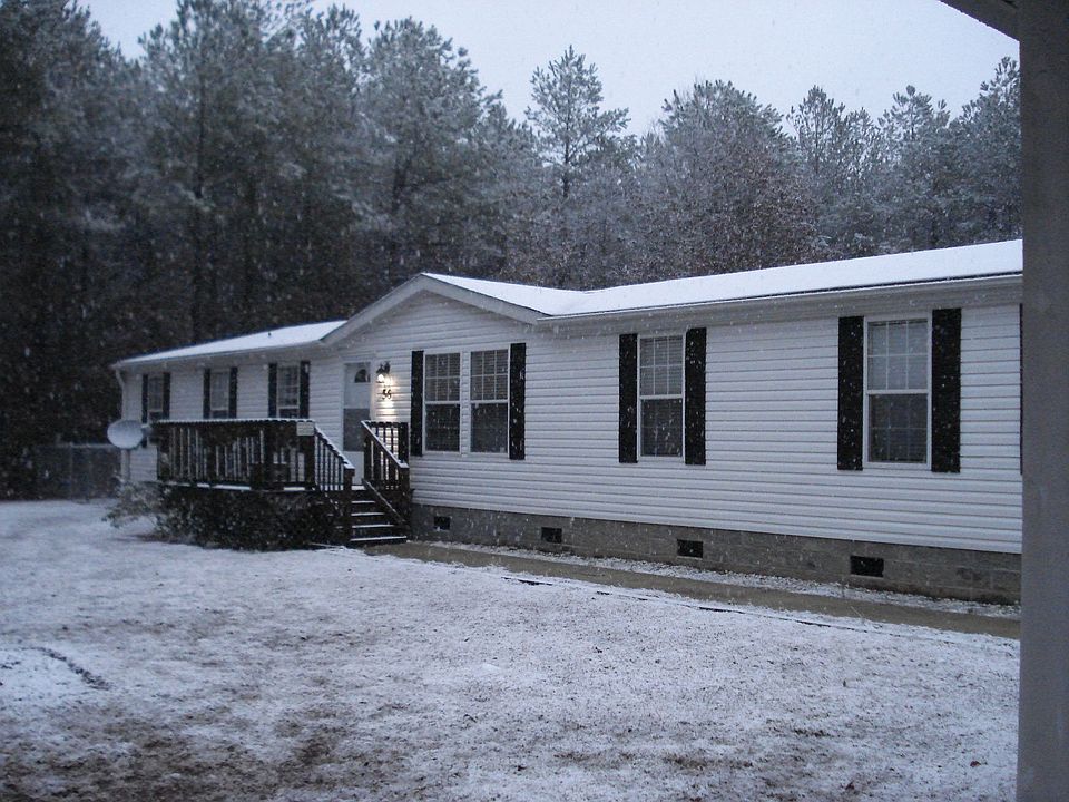 Front of house. It only snows twice a year. Garage not shown.