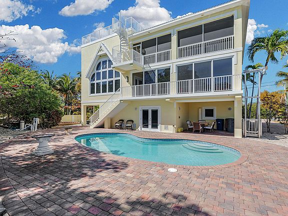 5th image of 205 Stirrup Key Blvd