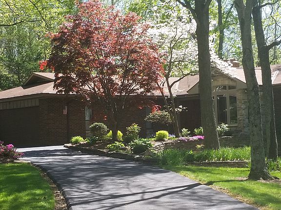 2nd image of 2561 Jenny Lynn Dr