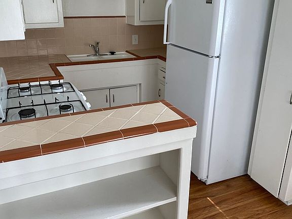 3rd image of 1219 Granville Ave APT 5