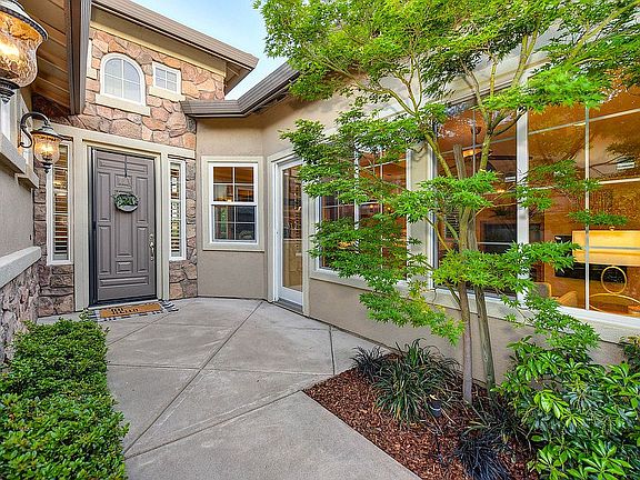 4th image of 6025 Southerness Dr