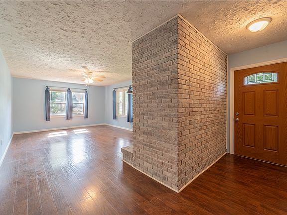 3rd image of 2249 Lodell Ave