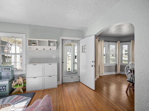 2nd image of 3848 Drummond Rd