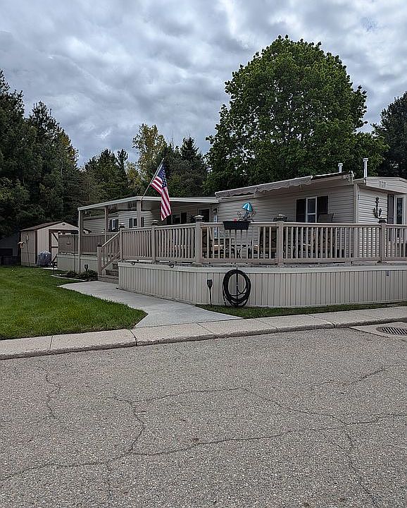 1st image of 162 Shoreline Dr E