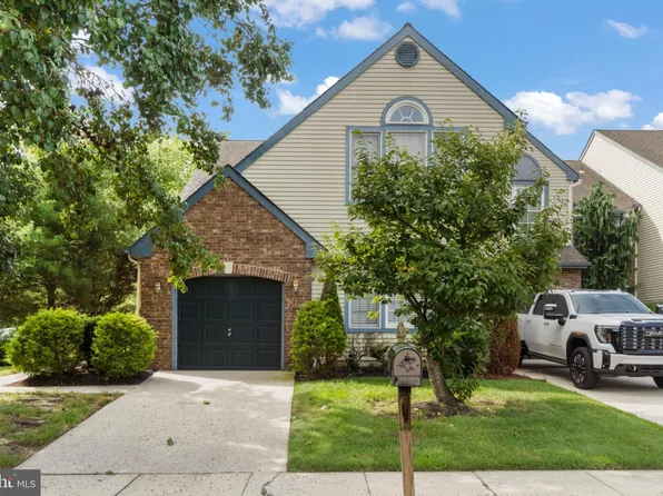 2 Corkery Ln, Medford, NJ 08055