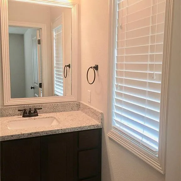 109 Ehlinger Dr — Photo 12