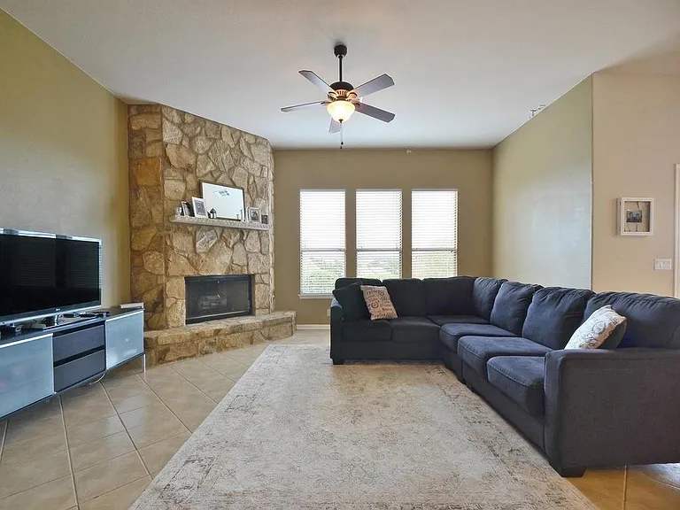 111 Miss Ashley St — Photo 11