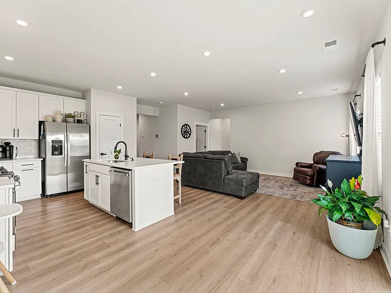 5095 Ives Ave — Photo 17