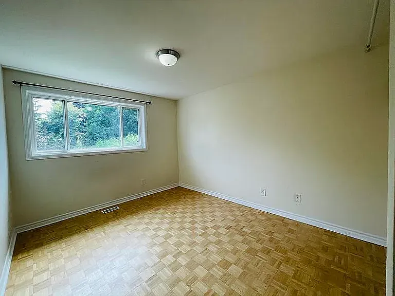 934 Beauclaire Dr — Photo 3