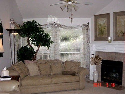 3rd image of 407 Harwood Cir