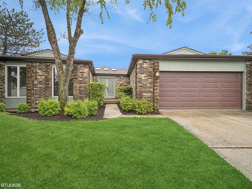 1st image of 217 Arrowwood Dr