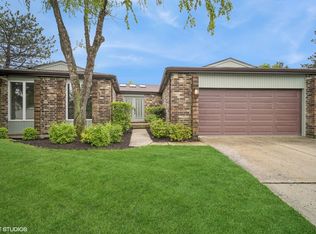 217 Arrowwood Dr, Northbrook, IL 60062