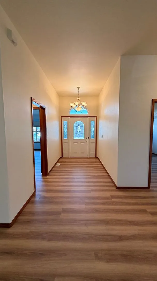 Golf Course Living! 3 bed + office, 3 Car Garage! — Photo 3