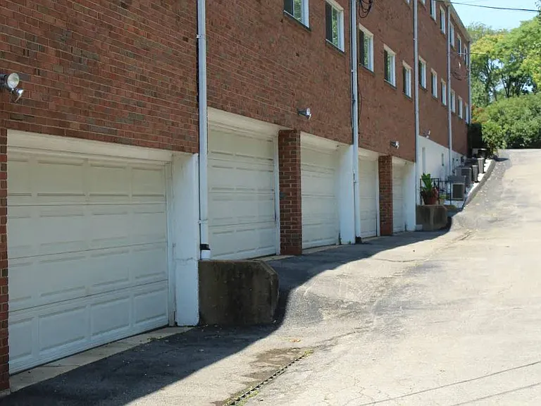 White Bluff Apartments — Photo 24