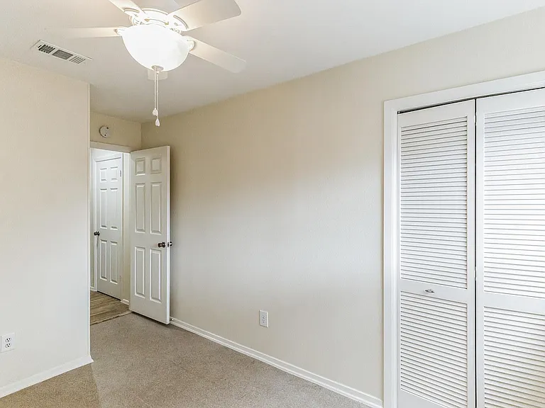 2203 Farnswood Cir — Photo 19
