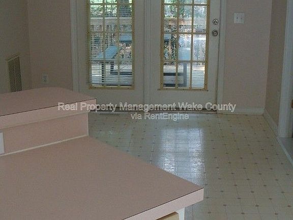 4th image of 2912 Isabella Dr