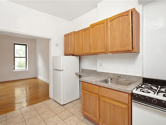 4th image of 302 E 89th St APT 3C