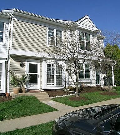 2nd image of 134 Saint Charles Sq