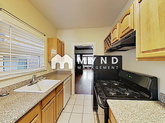 4th image of 820 26th St APT 6