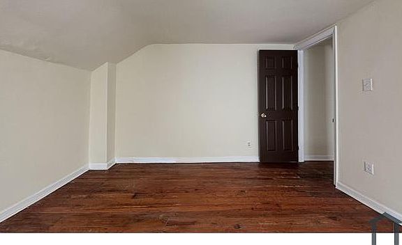 4th image of 461 E Haines St