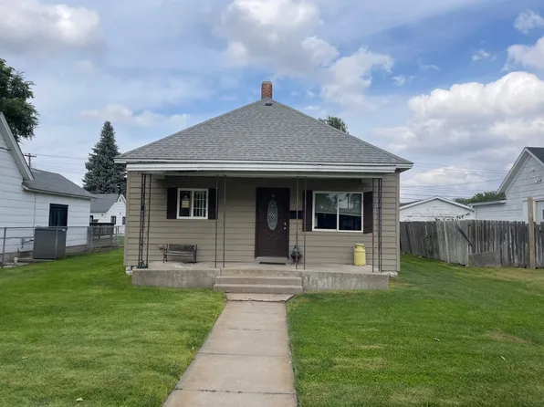 808 10th St, Gothenburg, NE 69138