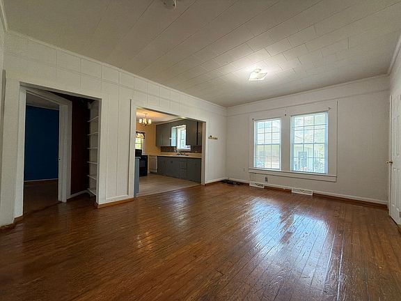 4th image of 3103 Lowell Rd