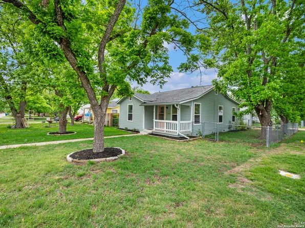 345 Jefferson St. West, Kerrville, TX 78028