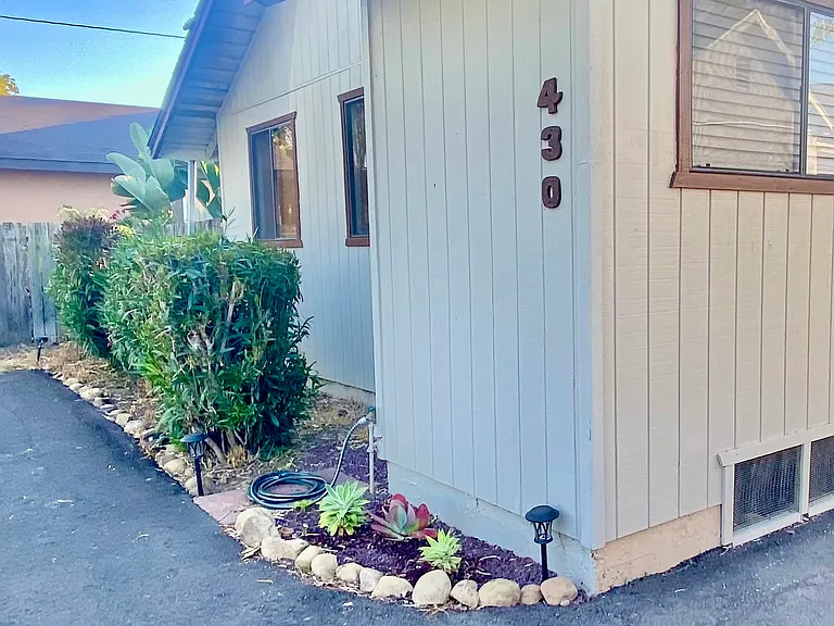 430 W Gutierrez St — Photo 13