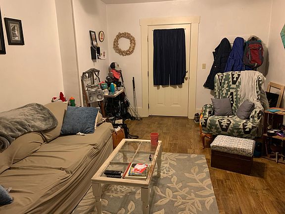 3rd image of 925 W Water St #2