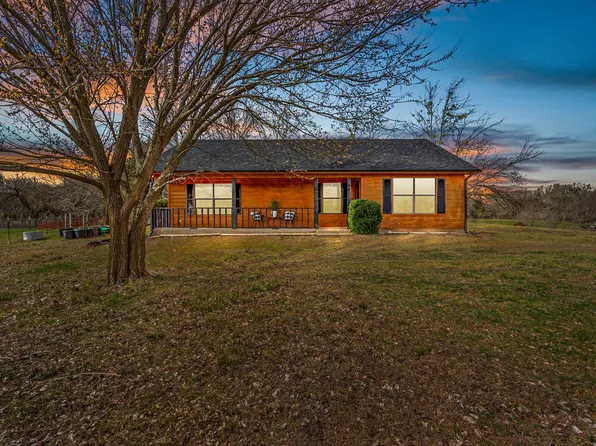 920 N Pecan St, Bells, TX 75414