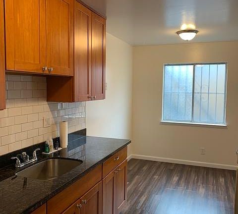 4th image of 656 Villa St APT 1